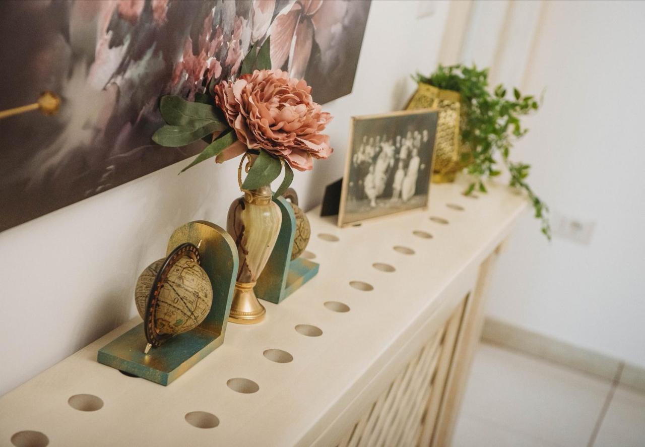 La Contessa Apartament Targu Neamt ภายนอก รูปภาพ