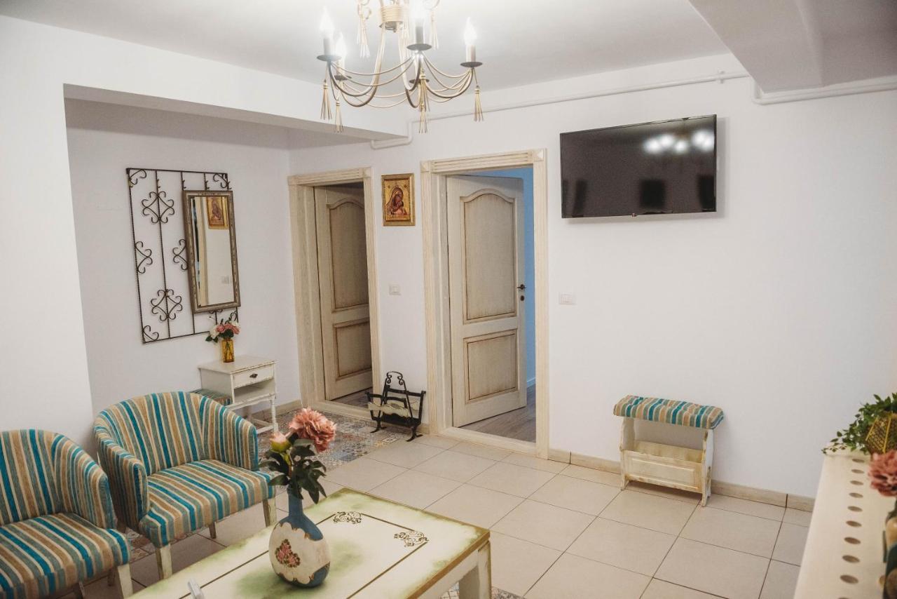 La Contessa Apartament Targu Neamt ภายนอก รูปภาพ