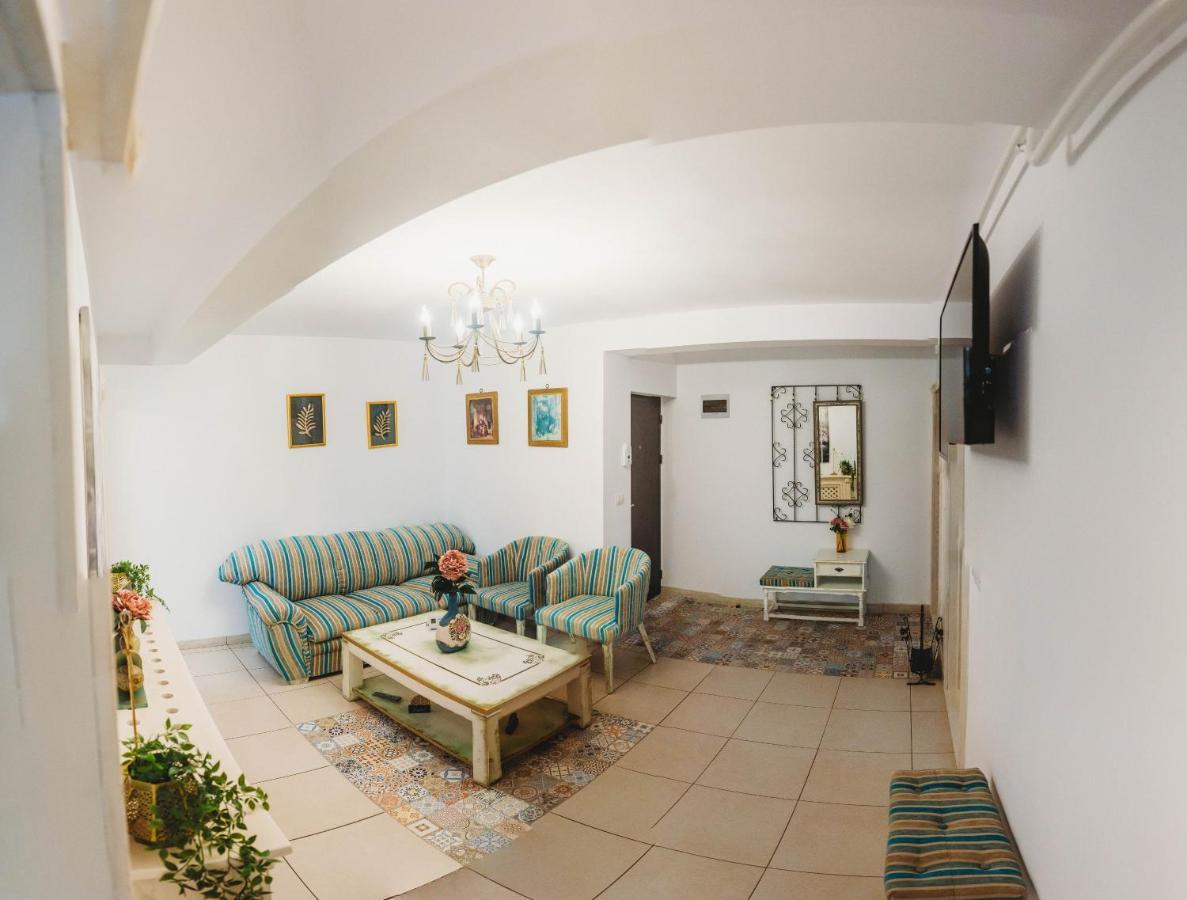 La Contessa Apartament Targu Neamt ภายนอก รูปภาพ