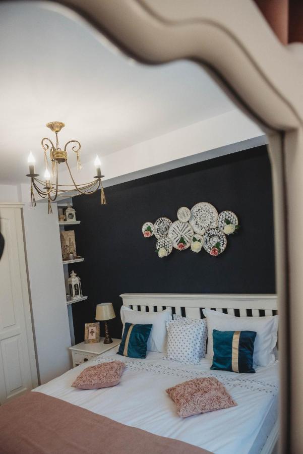 La Contessa Apartament Targu Neamt ภายนอก รูปภาพ